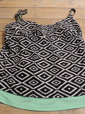 Beach Diva Black and white geometric tankini top  Women's size 10